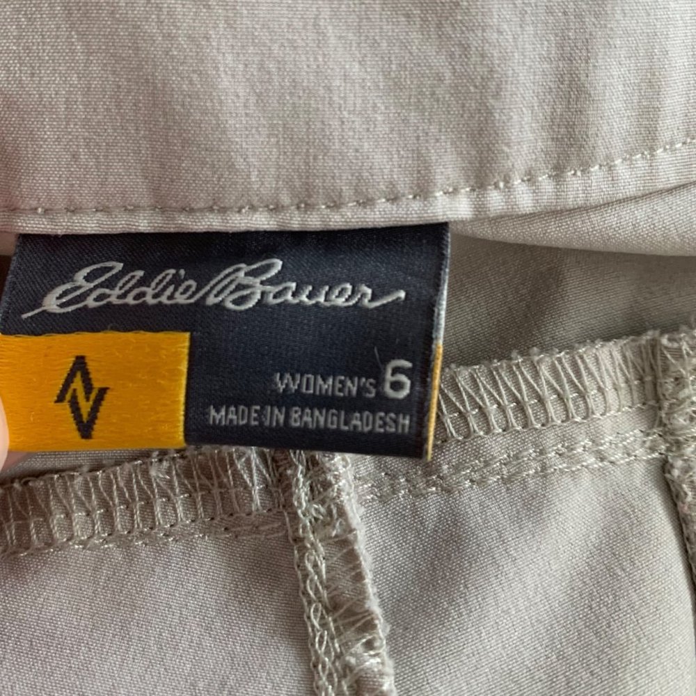 Eddie Bauer outdoor shorts women’s 6 kakhi pockets Bermuda hiking camping - Picture 2 of 11
